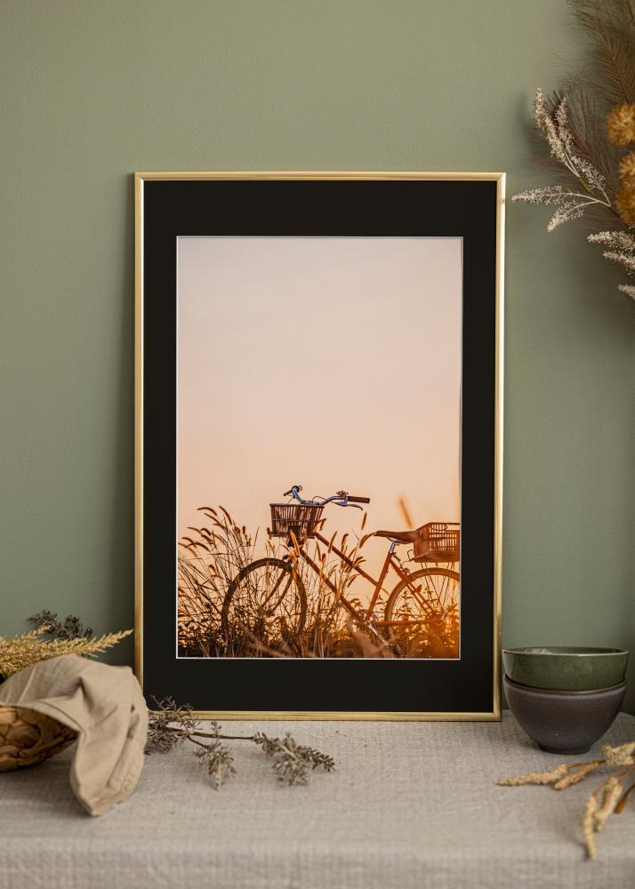 Ram med passepartou Frame New Lifestyle Shiny Gold 40x50 cm - Picture Mount Black 12x16 inches