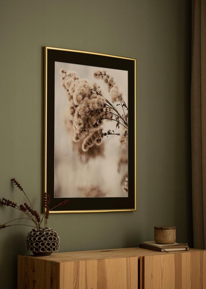 Ram med passepartou Frame Victoria Gold 30x40 cm - Picture Mount Black 21x29.7 cm (A4)