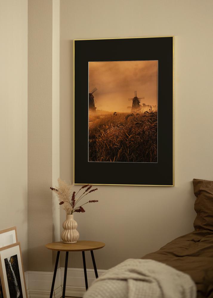 Ram med passepartou Frame Visby Shiny Gold 70x100 cm - Picture Mount Black 62x93 cm