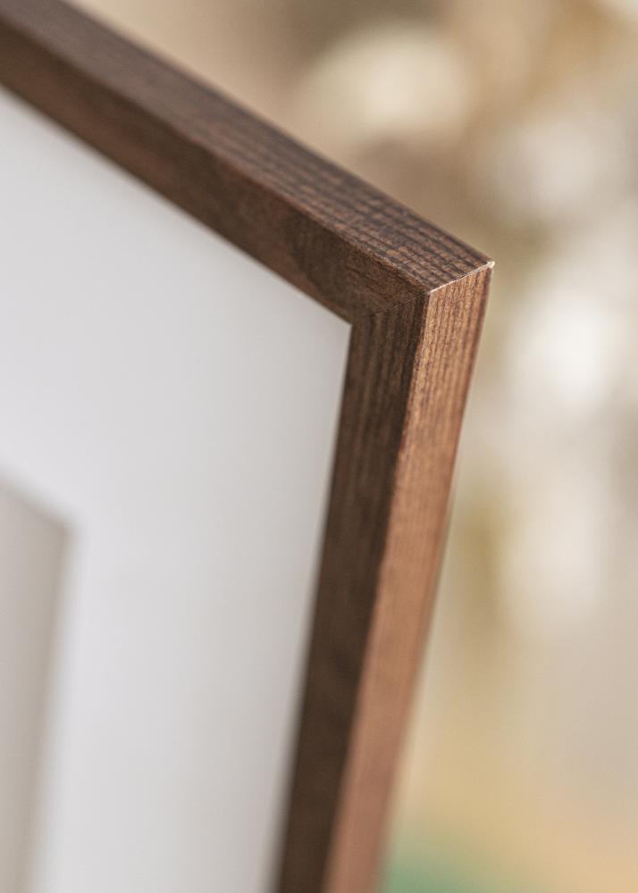 Ram med passepartou Frame Galant Walnut 30x40 cm - Picture Mount White 21x29,7 cm (A4)