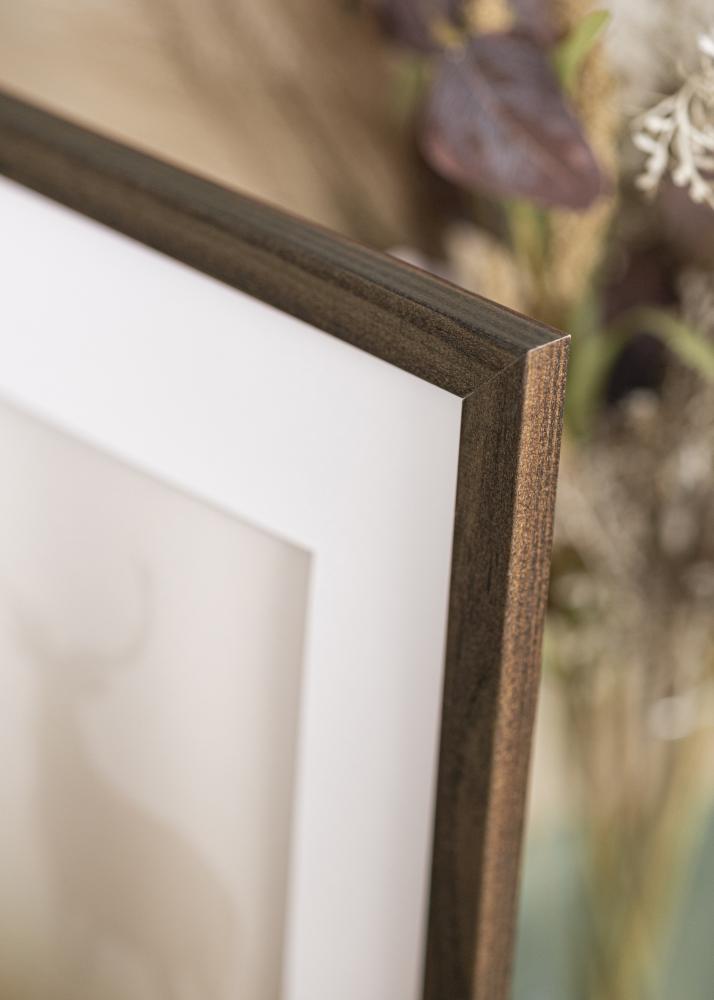 Ram med passepartou Frame Stilren Walnut 55x70 cm - Picture Mount White 18x24 inches